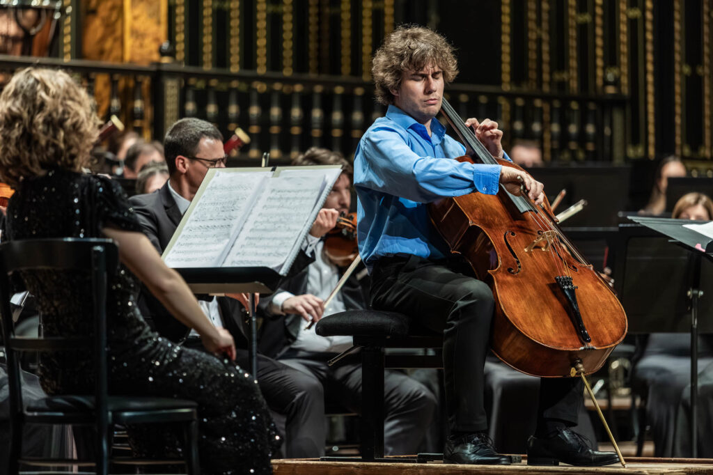 6F4A2318